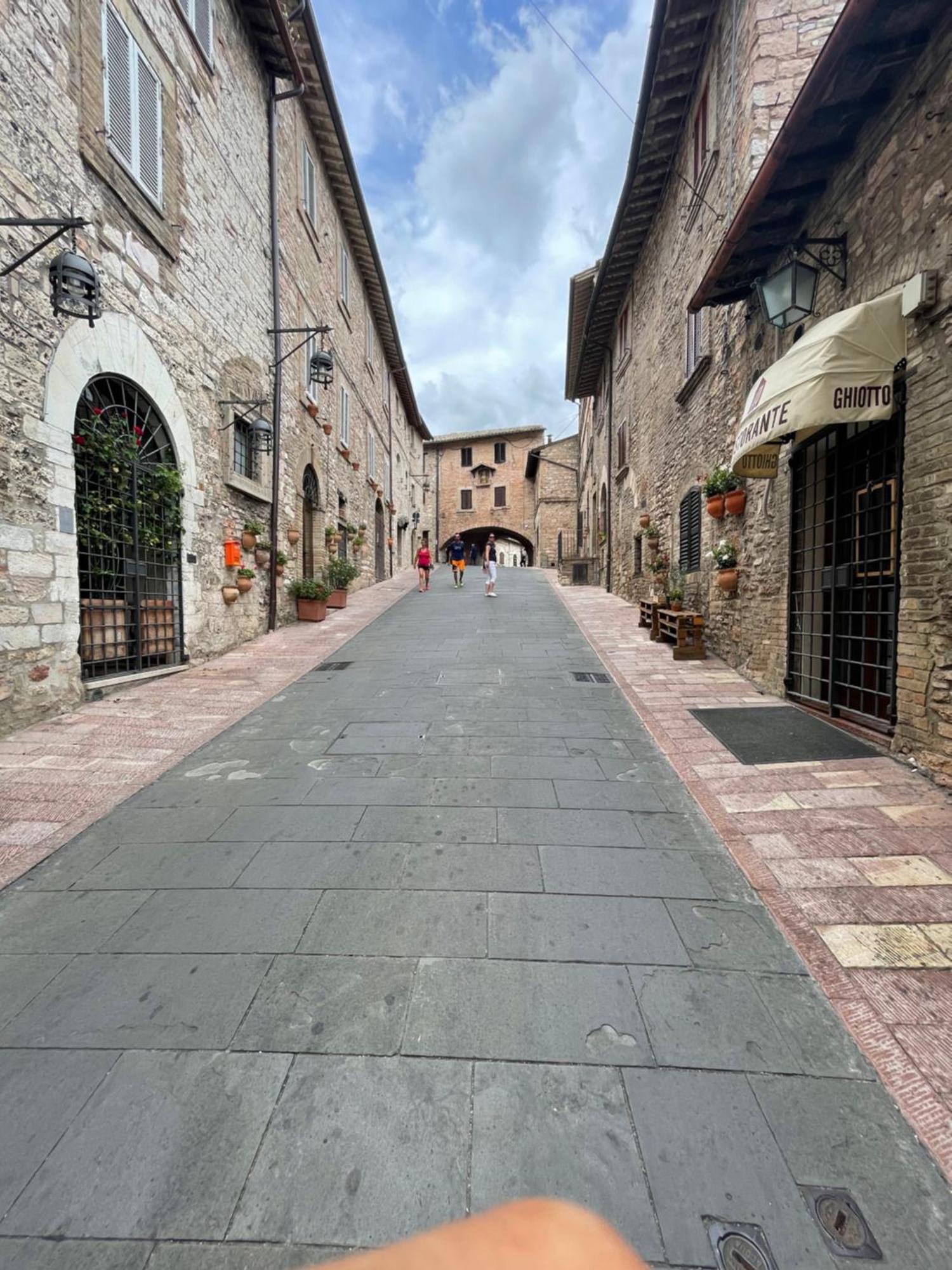 アッシジHappy House - Porta San Giacomoアパートメント エクステリア 写真