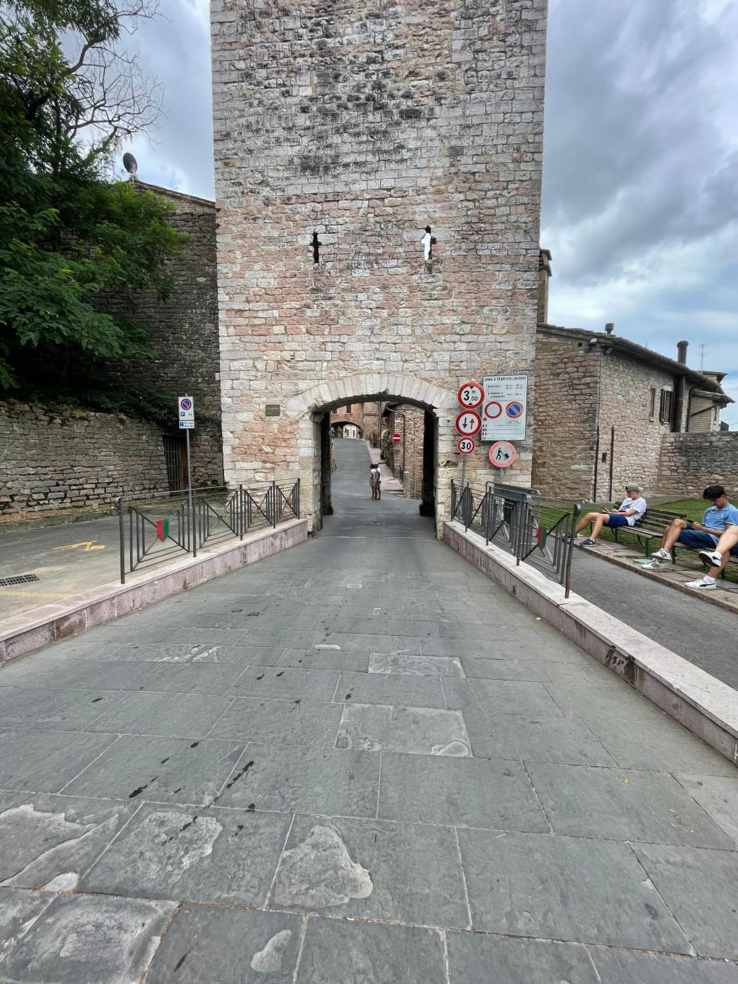 アッシジHappy House - Porta San Giacomoアパートメント エクステリア 写真